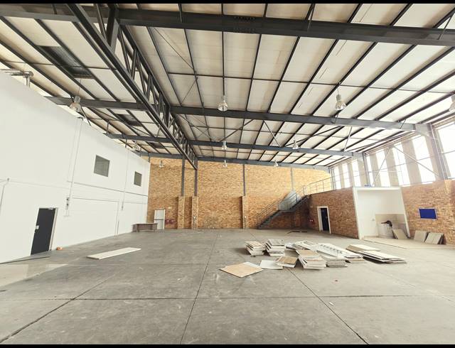 866M² WAREHOUSE TO LET IN NORTH RIDING
